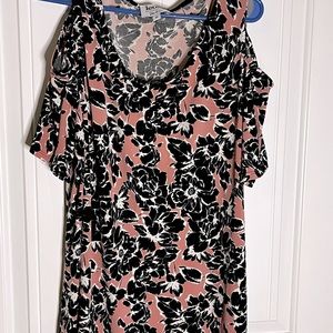 Leona pink and black cold shoulder 2x top